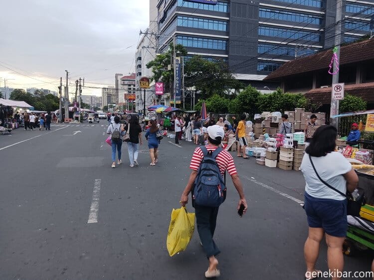 バクラランマーケットの南側