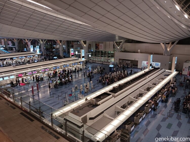 羽田空港の旅行客