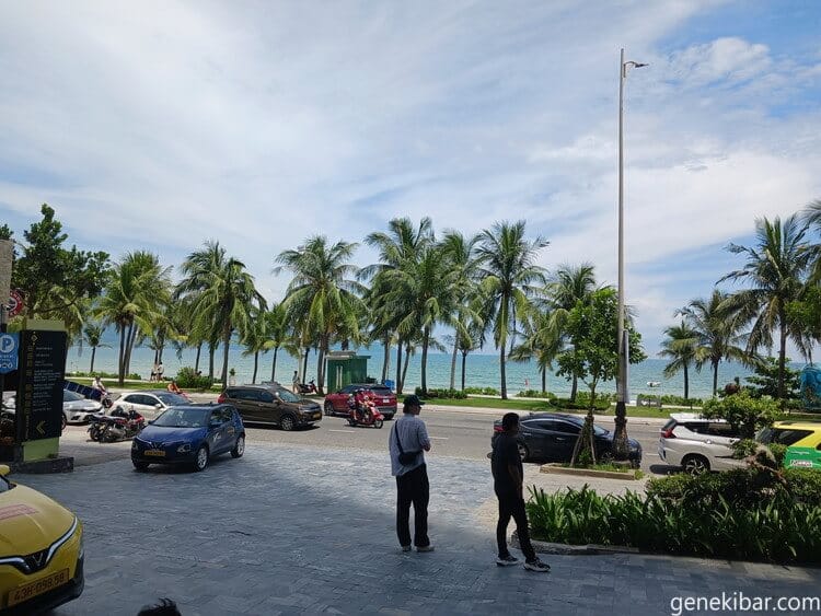 ダナンのホテルの前