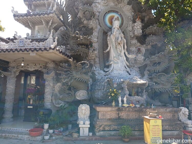 アンロン寺の菩薩像