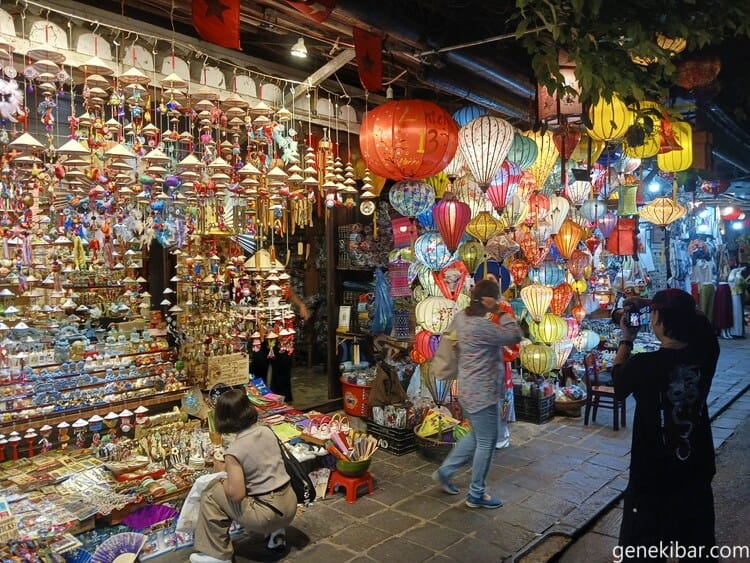 ホイアンの旧市街の露店