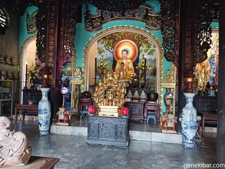 リンウン寺の中