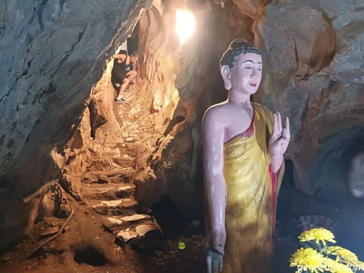 ヴァントン洞窟の階段