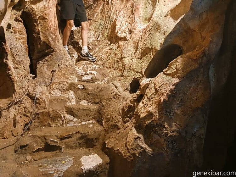ヴァントン洞窟の階段