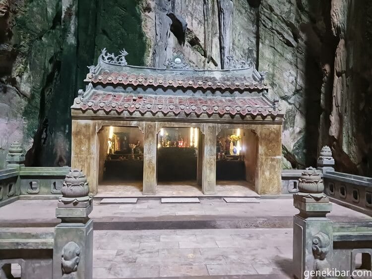 フェンコン洞窟の祭壇