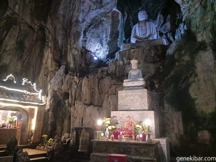 フェンコン洞窟の祭壇