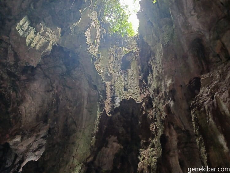フェンコン洞窟の天井