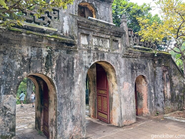 タムタイ寺の門