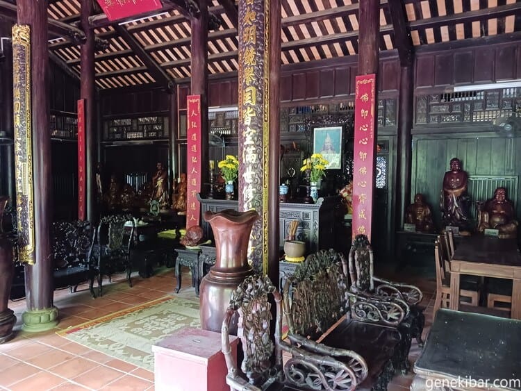 タムトン寺の中