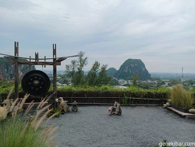 トゥータム寺からの景色