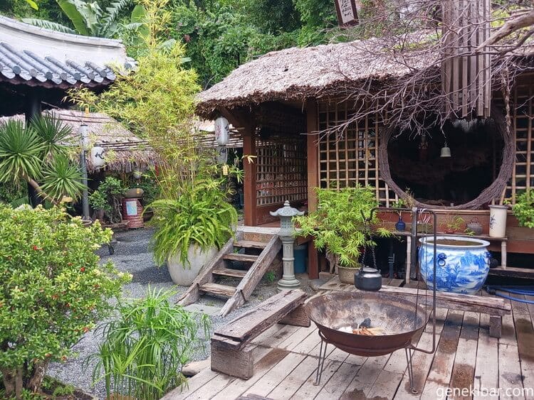 トゥータム寺