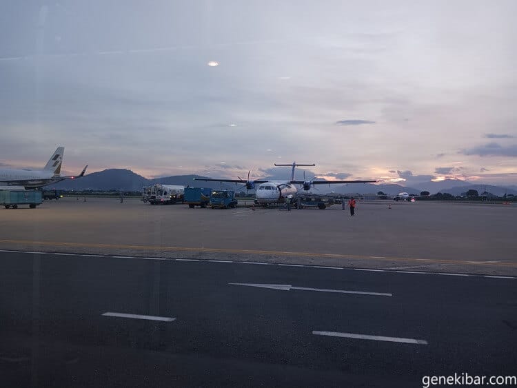 ダナンを出発する飛行機