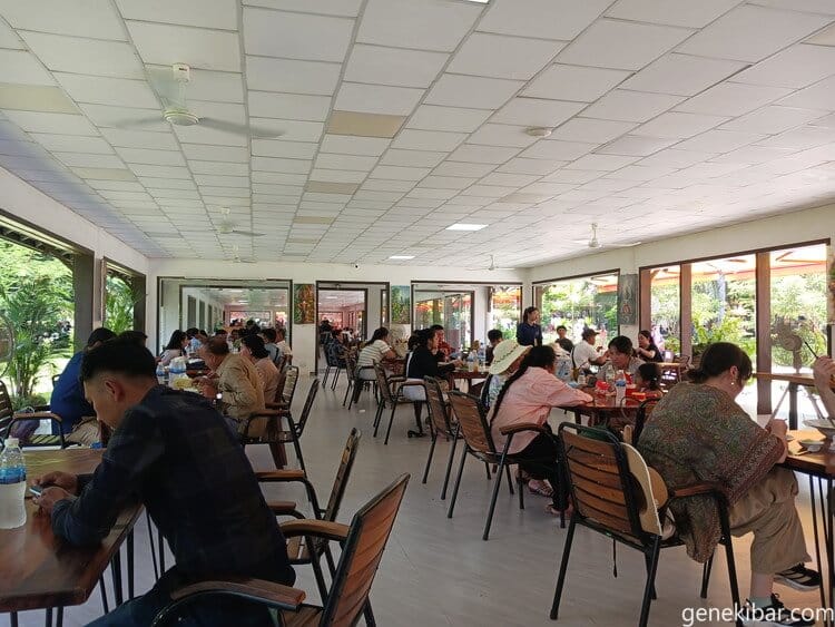 アンコールワット前の飲食店