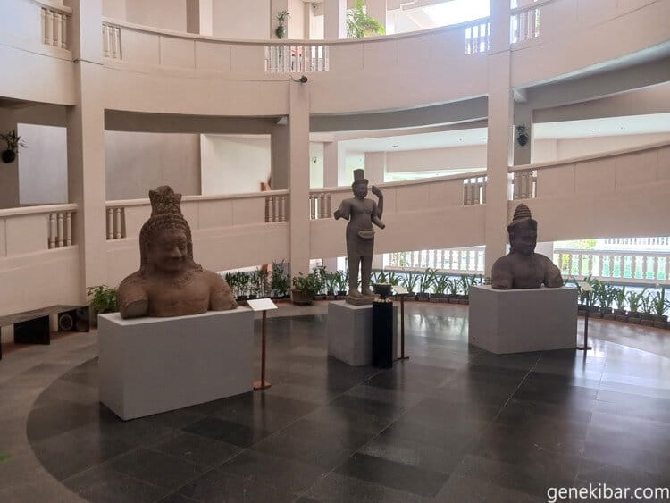 アンコール国立博物館の階段