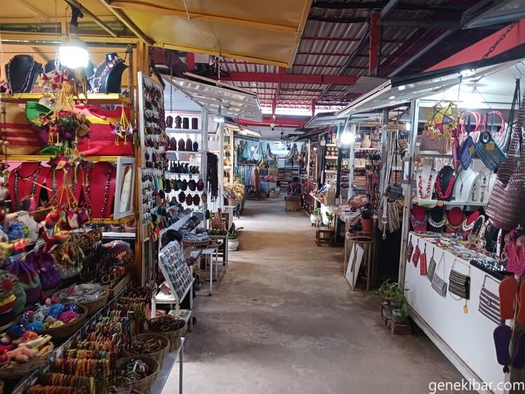 メイドインカンボジアマーケットの店内