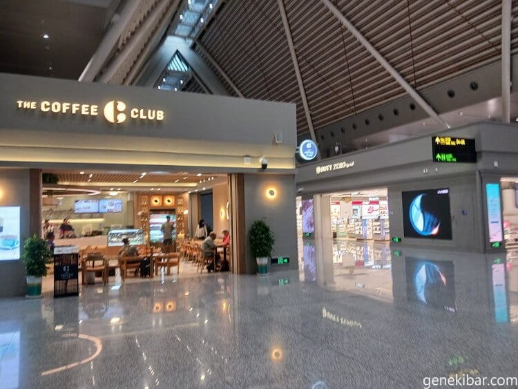 空港のコーヒー店