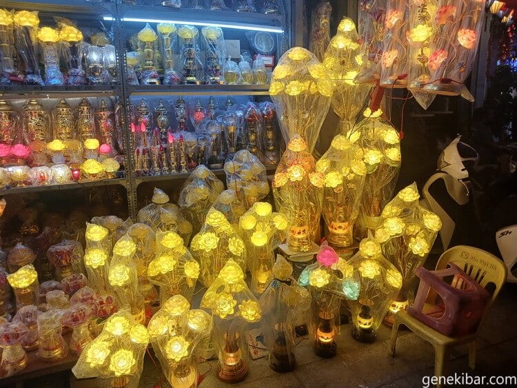 ハノイの夜市にあったランプ類