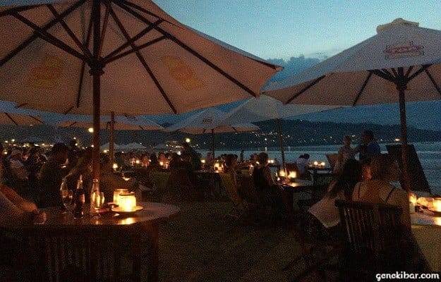 プライベートビーチ近くのレストラン