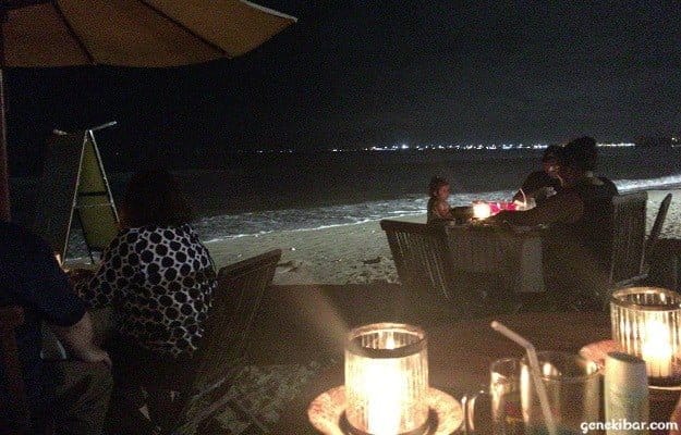 静かなバリ島の夜のビーチ