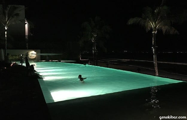 ポテトヘッドビーチクラブのインフィニティプール