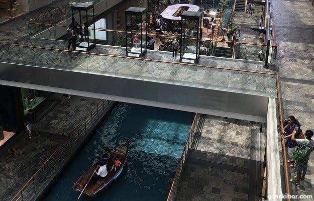 マリーナベイサンズの運河