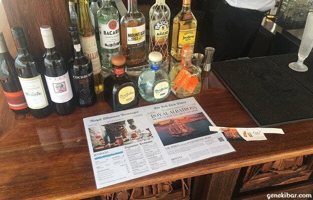 ロイヤルアルバトロス2階のバーカウンター