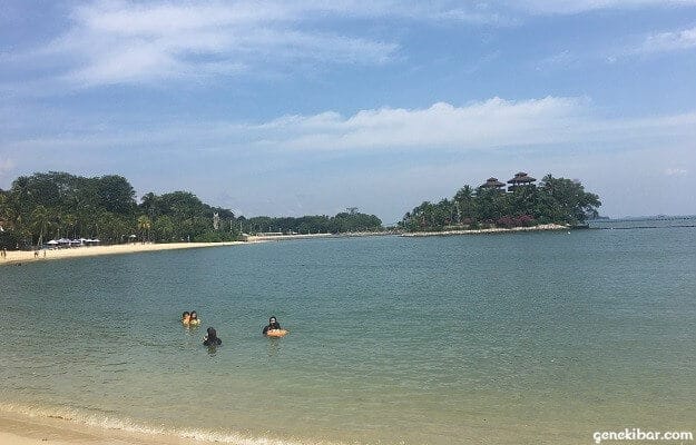 パラワンビーチとパラワンアイランド（孤島）