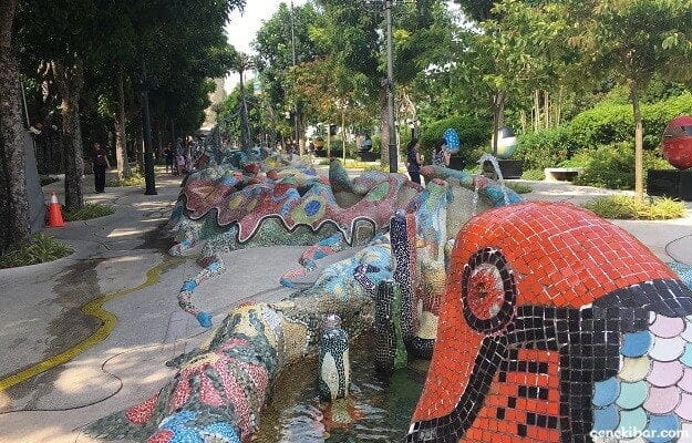 シロソビーチから中心地までの通路