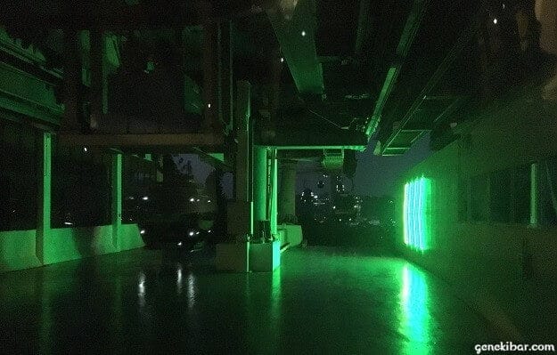 夜のケーブルカー、セントーサ駅