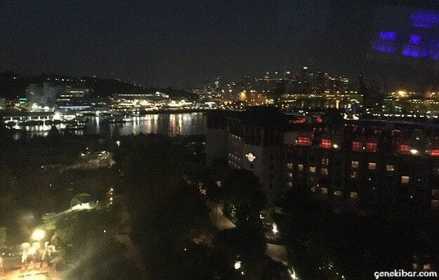ケーブルカーから見た夜のセントーサ島