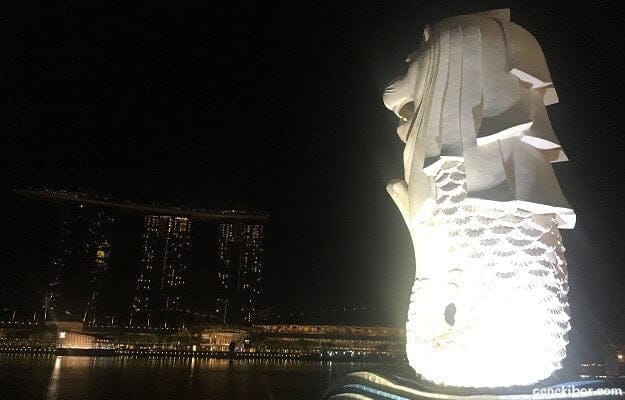 マーライオンとマリーナベイサンズ