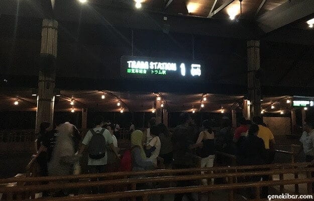 ナイトサファリのトラム