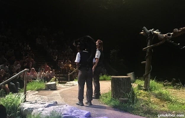 ビントロングと司会者