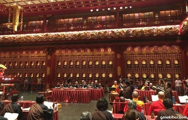 佛牙寺百龍殿の百体の仏坐像