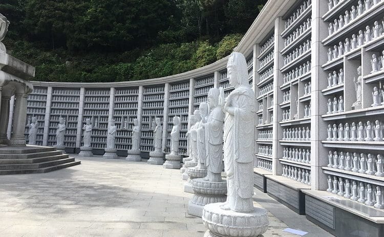 奉恩寺の大仏周辺にある仏像