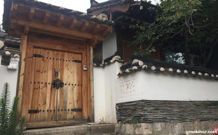 北村韓屋村の住宅の門