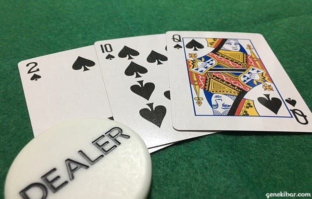 スリーカードポーカー、ディーラーのフラッシュ